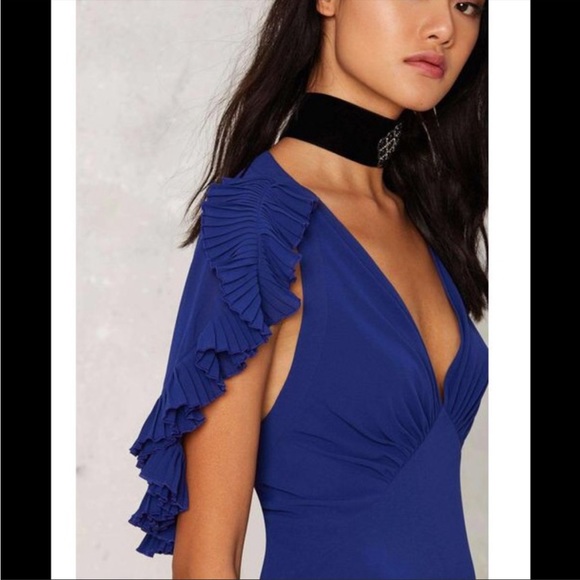Nasty Gal Formal dress with cape ruffle sleeves open back - Picture 6 of 10